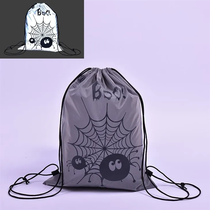 रिफ्लेक्टर के साथ बैकपैक